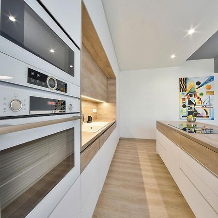 Chalupku - Luxurious Apartment 70M2 In Direct Centrum With Parking Included, Air-Conditioned, Balcony, Quiet Sleep, Best In Town Banska Bystrica Luaran gambar
