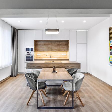 Chalupku - Luxurious Apartment 70M2 In Direct Centrum With Parking Included, Air-Conditioned, Balcony, Quiet Sleep, Best In Town Banska Bystrica Luaran gambar