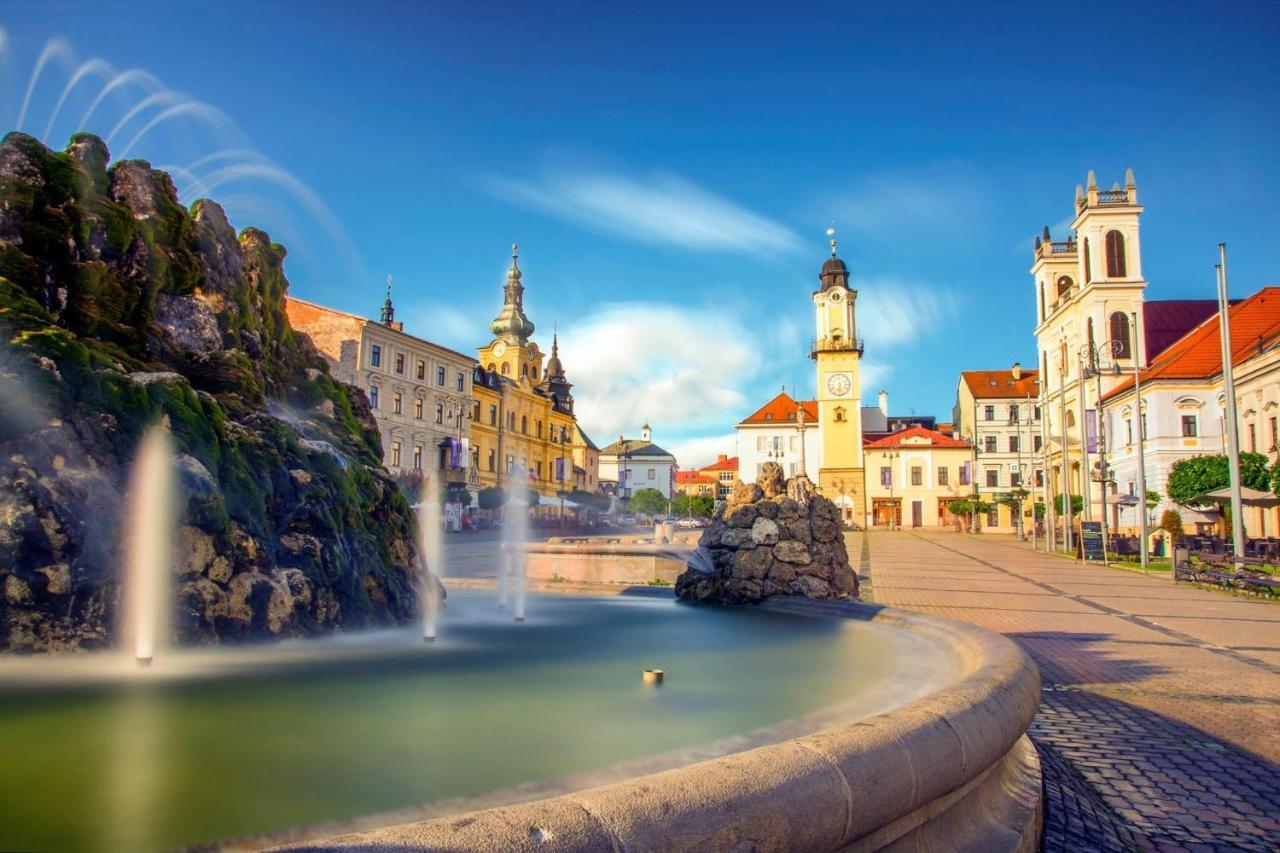 Chalupku - Luxurious Apartment 70M2 In Direct Centrum With Parking Included, Air-Conditioned, Balcony, Quiet Sleep, Best In Town Banska Bystrica Luaran gambar