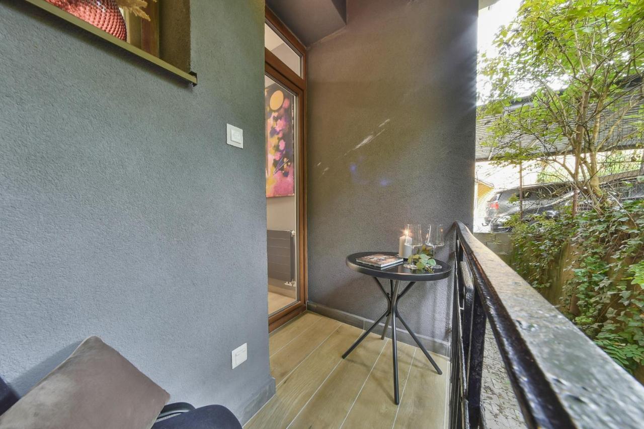 Chalupku - Luxurious Apartment 70M2 In Direct Centrum With Parking Included, Air-Conditioned, Balcony, Quiet Sleep, Best In Town Banska Bystrica Luaran gambar