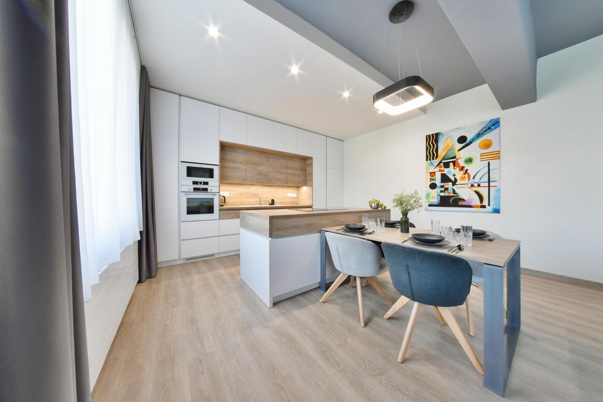 Chalupku - Luxurious Apartment 70M2 In Direct Centrum With Parking Included, Air-Conditioned, Balcony, Quiet Sleep, Best In Town Banska Bystrica Luaran gambar