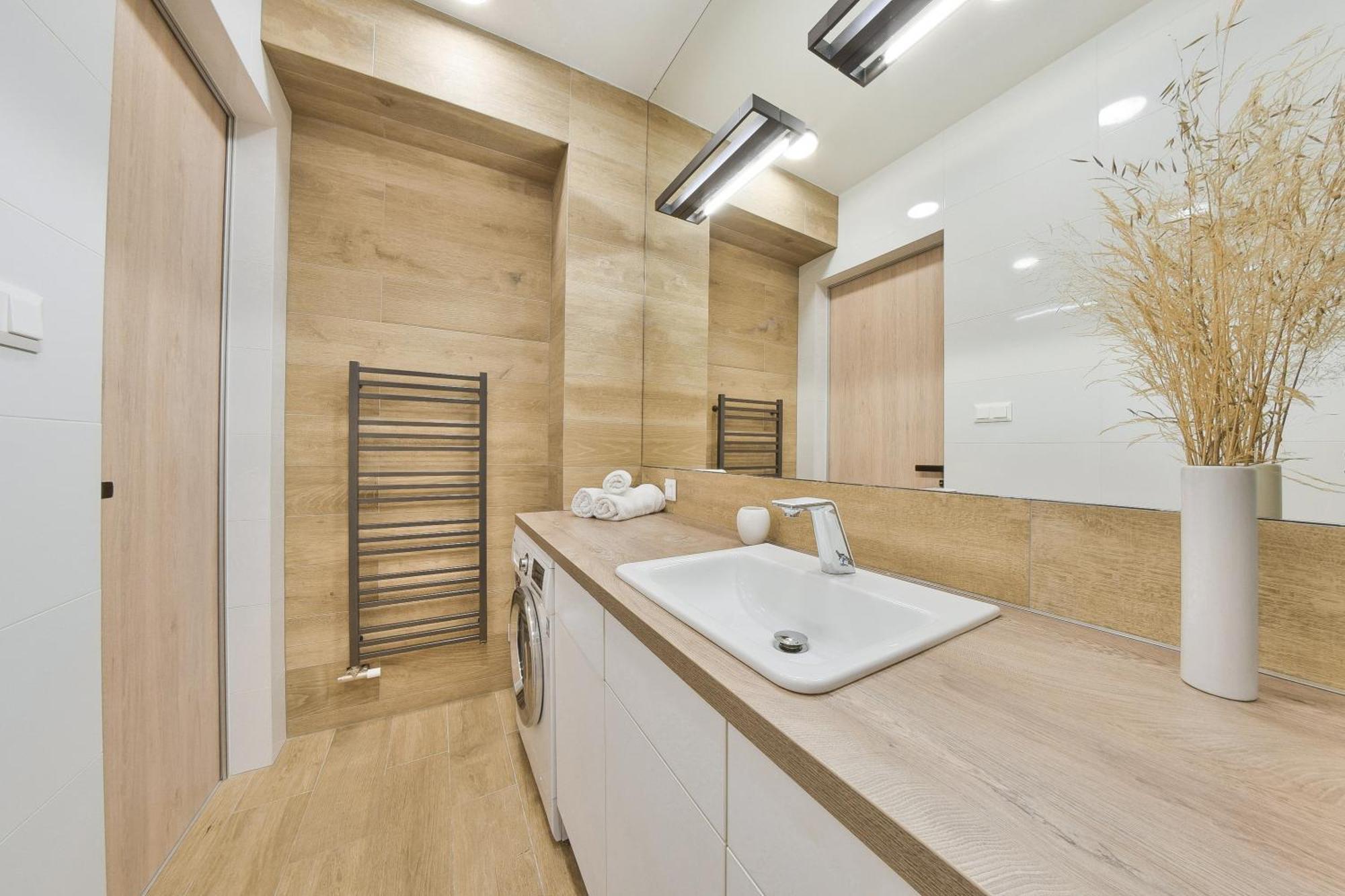Chalupku - Luxurious Apartment 70M2 In Direct Centrum With Parking Included, Air-Conditioned, Balcony, Quiet Sleep, Best In Town Banska Bystrica Luaran gambar