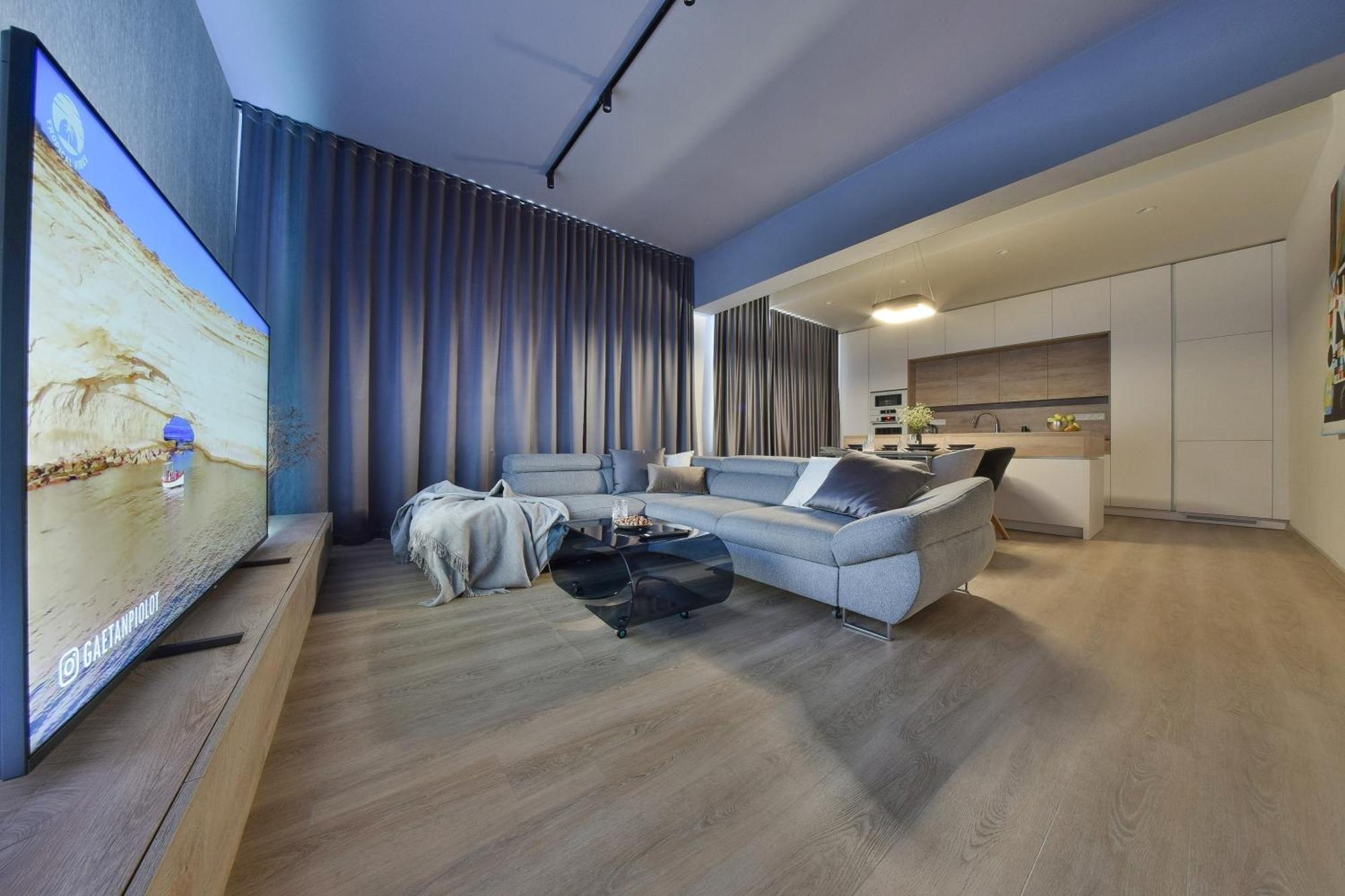 Chalupku - Luxurious Apartment 70M2 In Direct Centrum With Parking Included, Air-Conditioned, Balcony, Quiet Sleep, Best In Town Banska Bystrica Luaran gambar