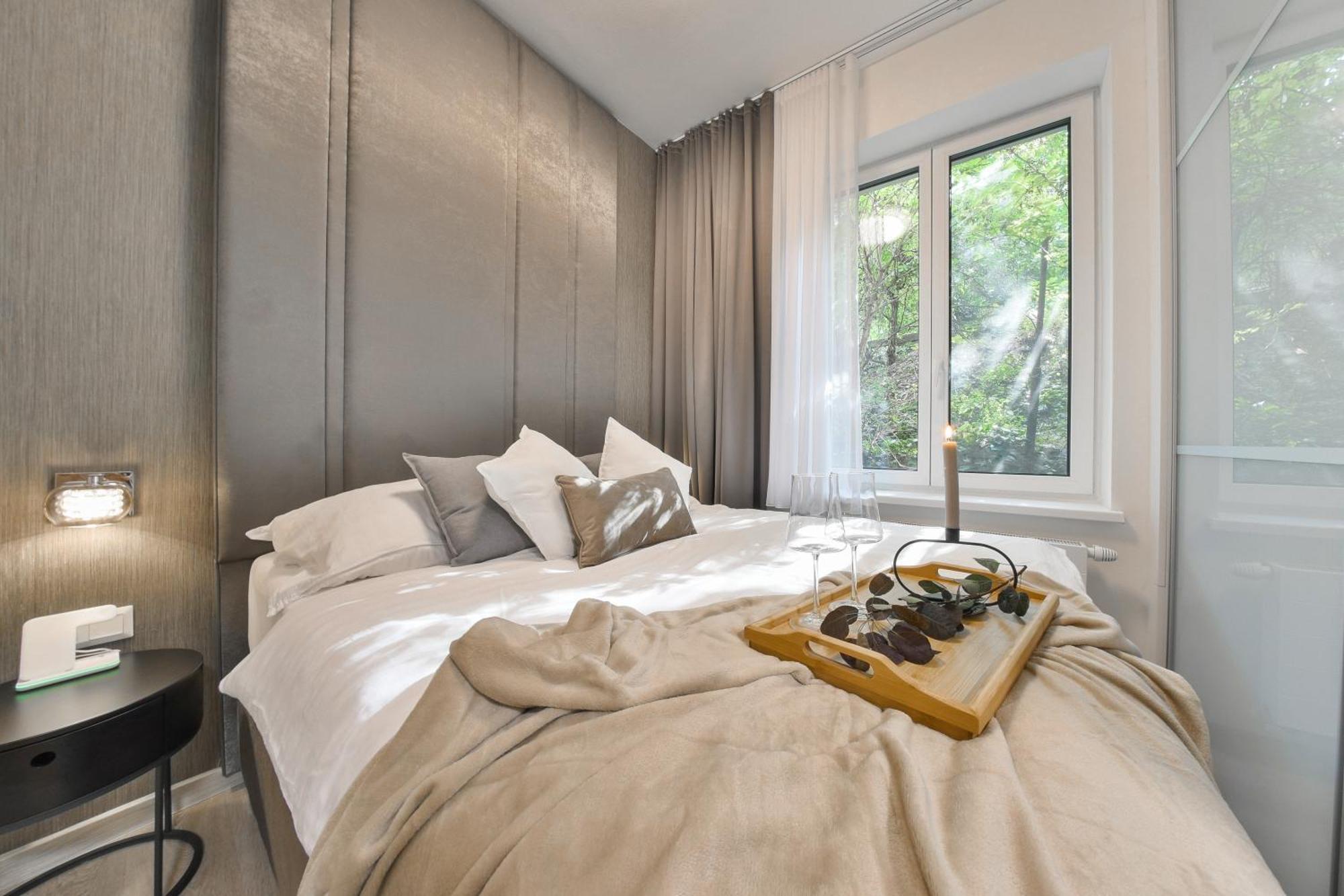 Chalupku - Luxurious Apartment 70M2 In Direct Centrum With Parking Included, Air-Conditioned, Balcony, Quiet Sleep, Best In Town Banska Bystrica Luaran gambar