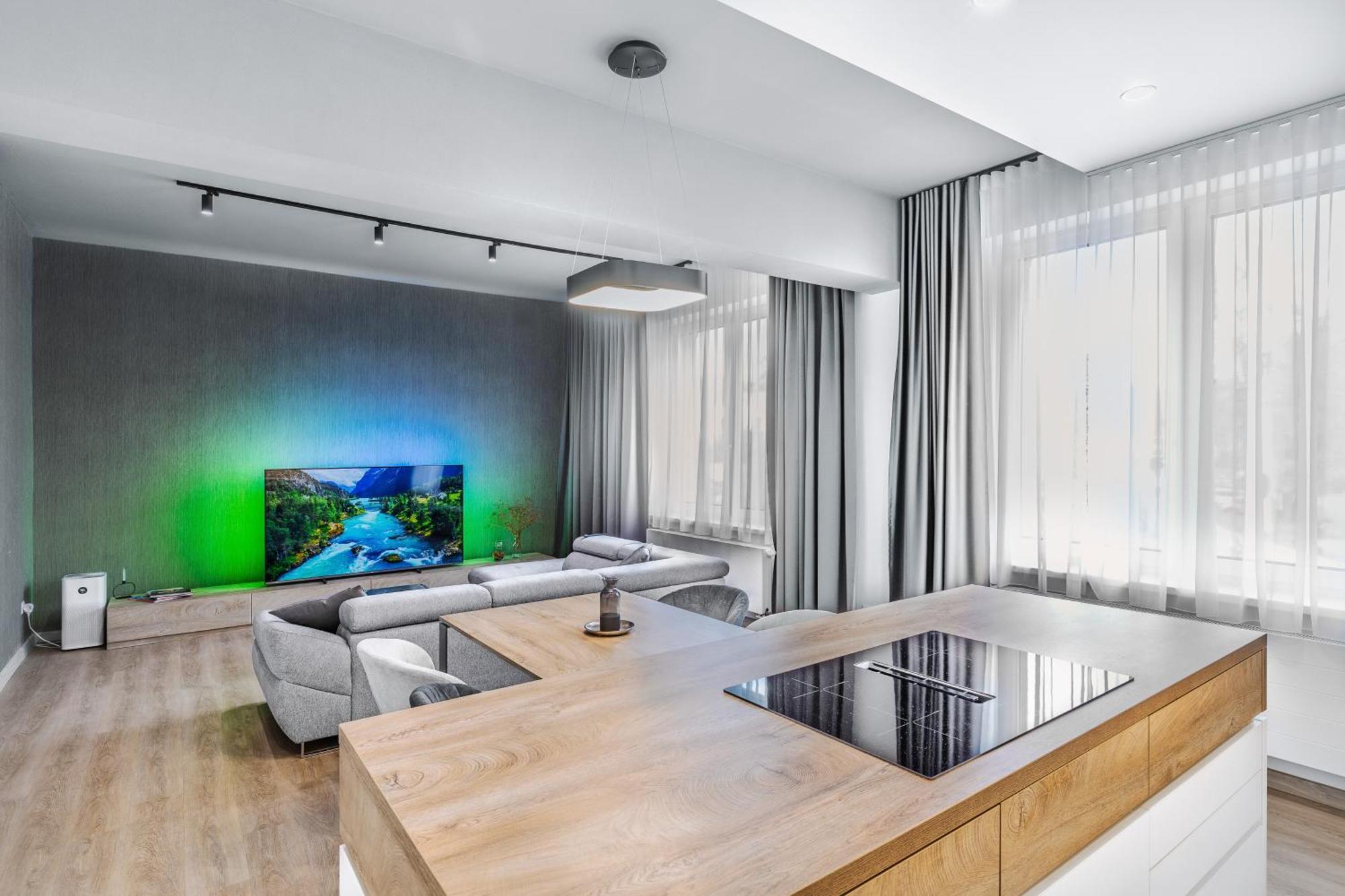 Chalupku - Luxurious Apartment 70M2 In Direct Centrum With Parking Included, Air-Conditioned, Balcony, Quiet Sleep, Best In Town Banska Bystrica Luaran gambar